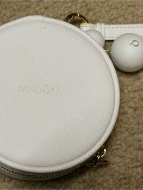PANDORA White Round Travel Jewelry Box